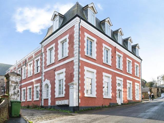 Flat for sale in Mount Pleasant, Iford