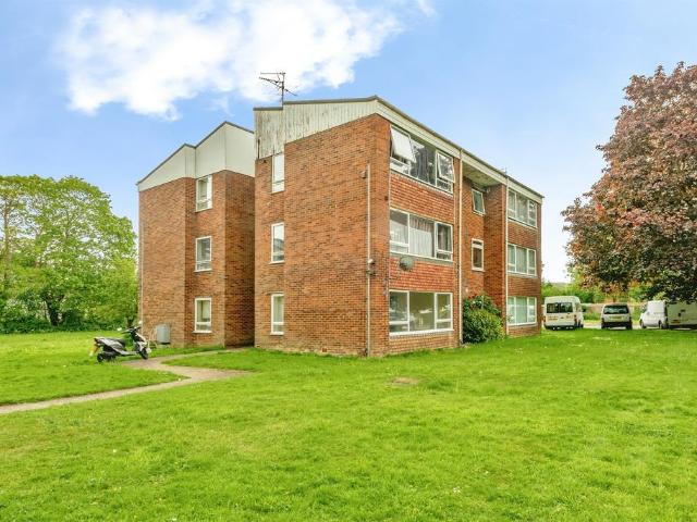 Flat for sale in Red Hill, Surrey
