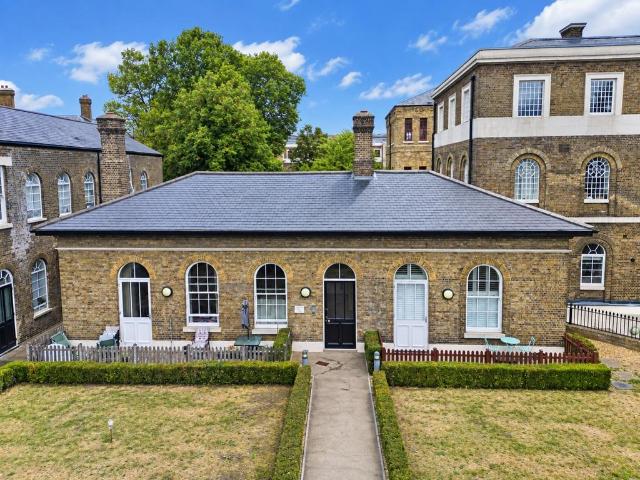 Flat for sale in London Borough of Ealing, Hanwell