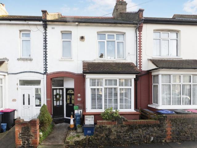 Flat for sale in Alton Barnes, Essex