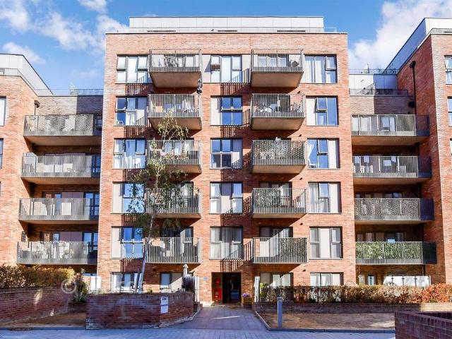 Flat for sale in Ringlestone, Midway