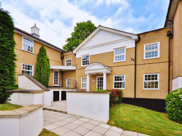 Flat for sale in Duton Hill, Essex