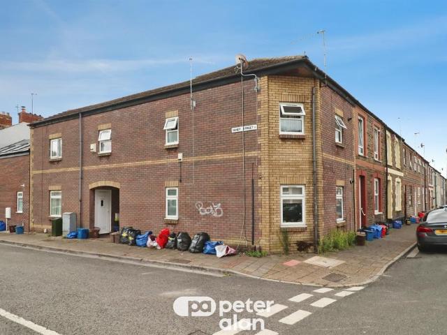 Flat for sale in Plasnewydd, Falcon Lodge