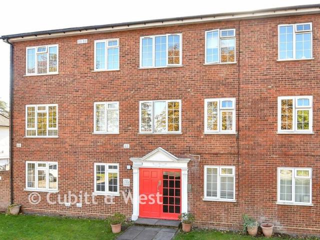 Flat for sale in The Wrythe, Greater London