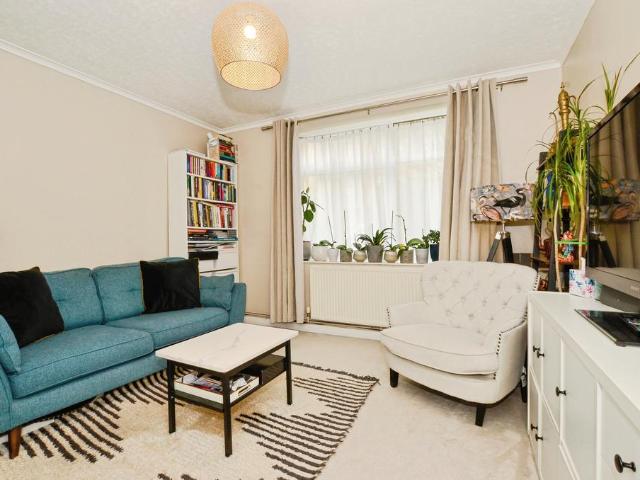 Flat for sale in Watford Rural, Batchworth