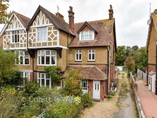 Flat for sale in Littlehampton, Arun
