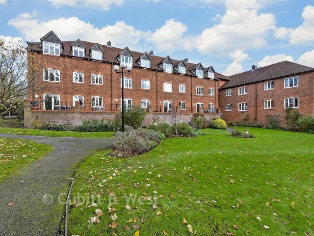 Flat for sale in Pachesham Park, Surrey