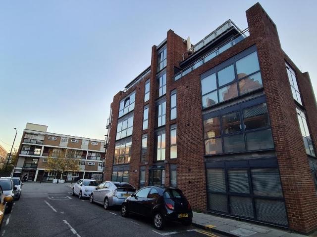 Flat for sale in Stepney, Greater London