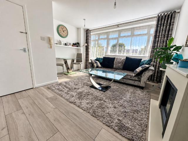 Flat for sale in Fishersgate, West Sussex