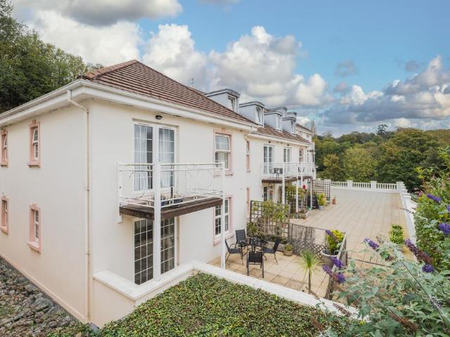 Flat for sale in St Helier, Greater London