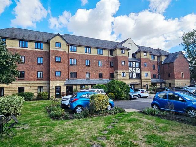 Flat for sale in Wollaston, Amblecote