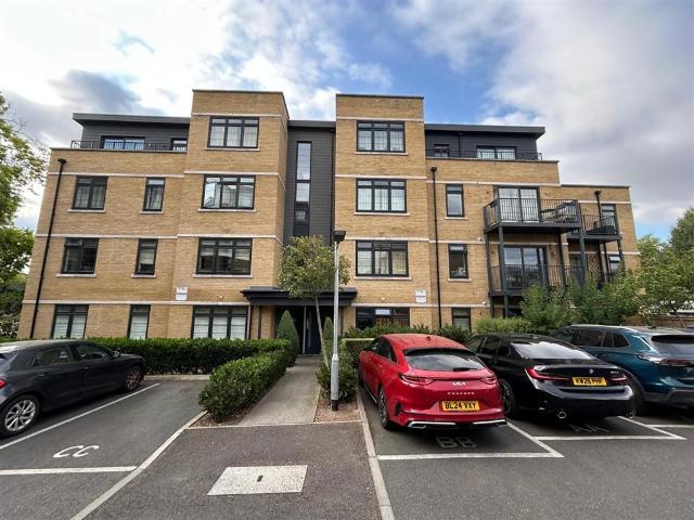 Flat for sale in London Borough of Hounslow, Spring Grove