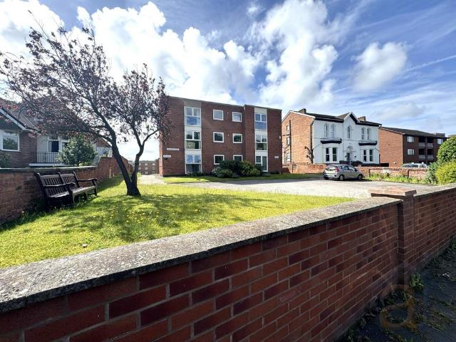 Flat for sale in Meols Cop, Southport