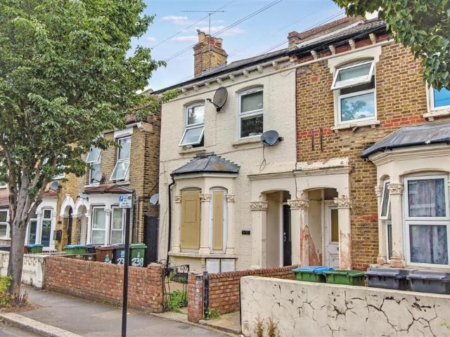 Flat for sale in Leytonstone, Greater London
