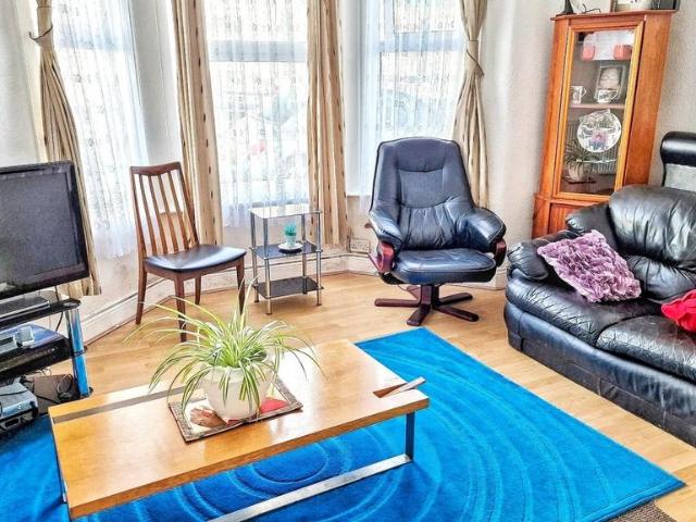 Flat for sale in Cattedown, Mount Wise