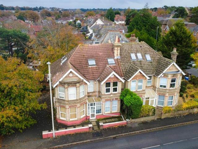 Flat for sale in Poole