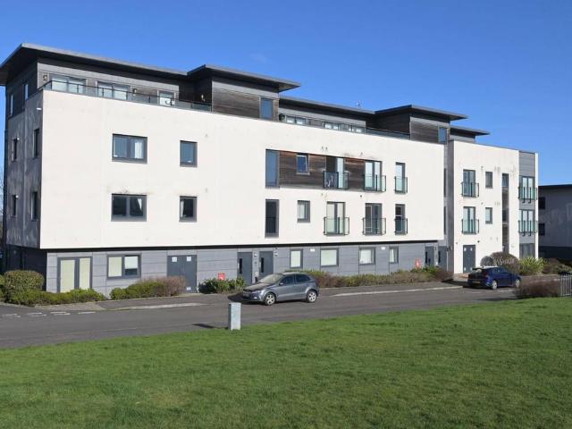 Flat for sale in East Craigs, Scotland