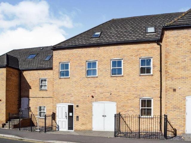 Flat for sale in Peterborough