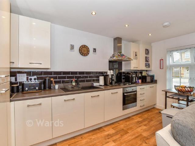 Flat for sale in Midway, Kent