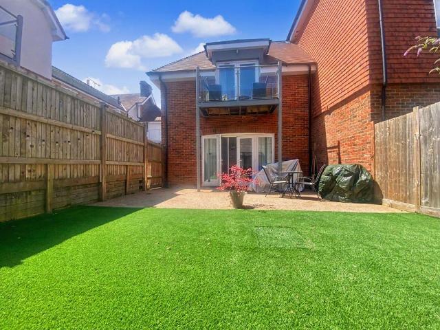 Flat for sale in Woking, Surrey