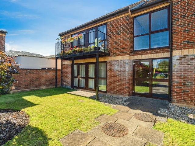 Flat for sale in Diss, Burgh St Peter
