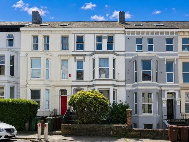 Flat for sale in Mount Wise
