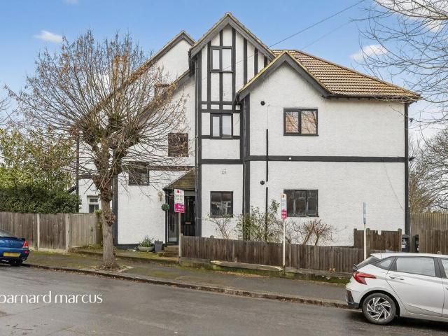 Flat for sale in London Borough of Croydon, Purley