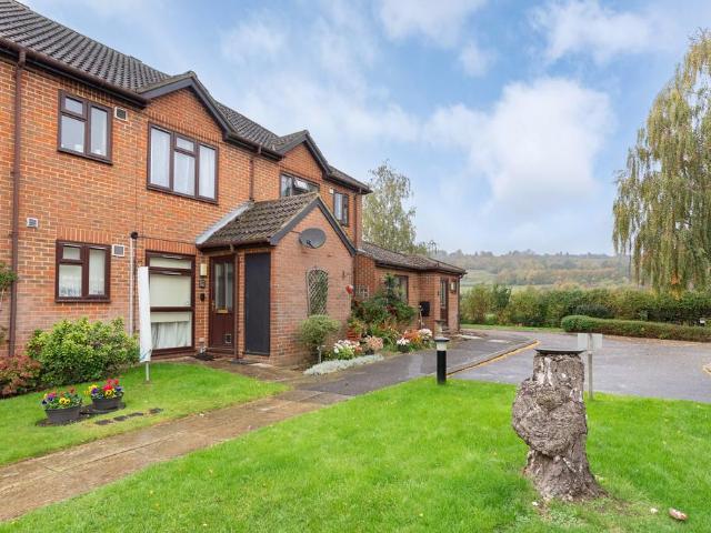 Flat for sale in Pachesham Park, Surrey