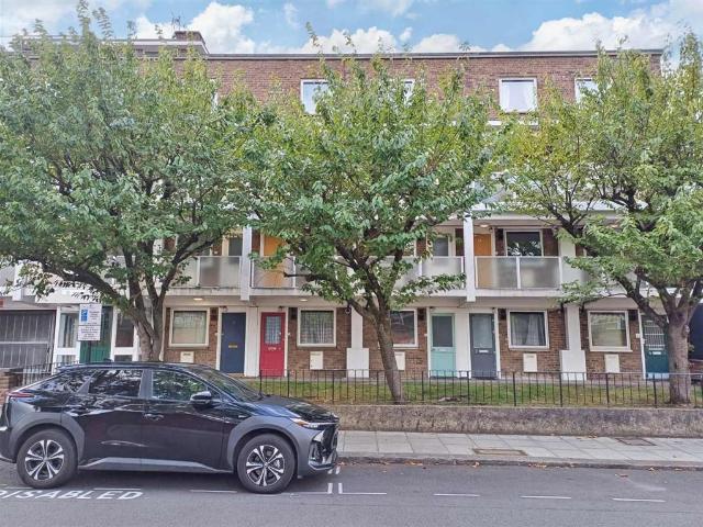 Flat for sale in Kensal Town, Bayswater