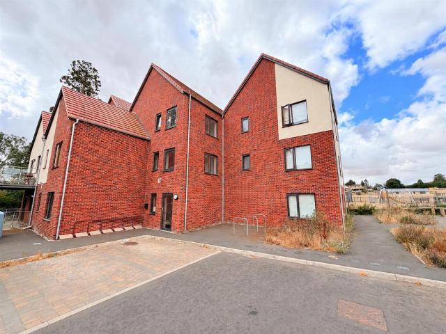 Flat for sale in Bedingfield, Suffolk