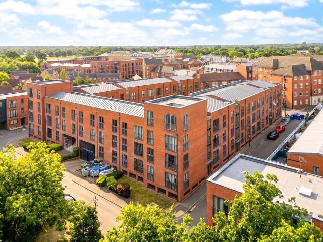 Flat for sale in Dickens Heath, West Midlands
