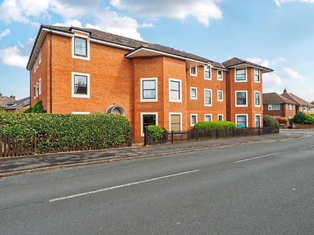 Flat for sale in Maidenhead