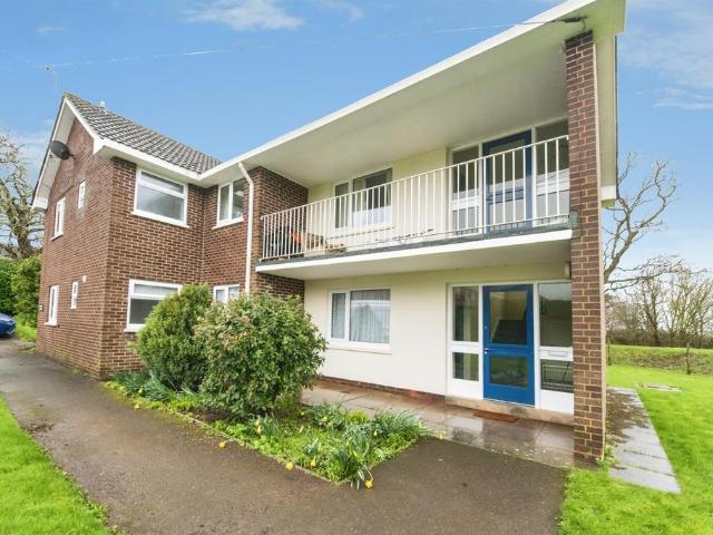 Flat for sale in Farringdon, Budlake