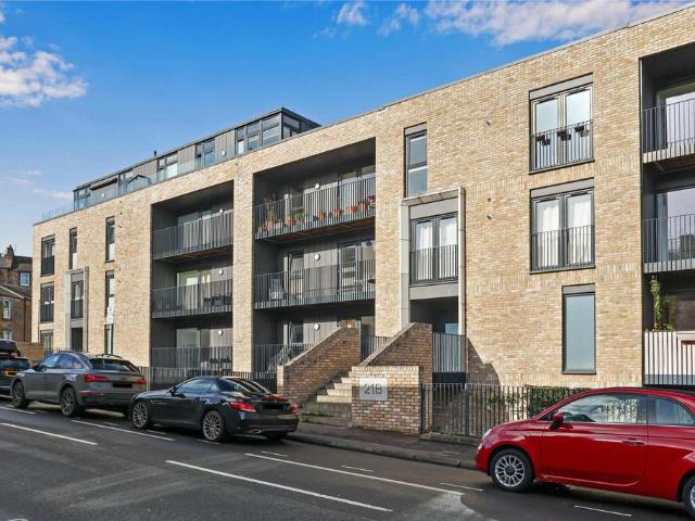 Flat for sale in Hillside, Leith