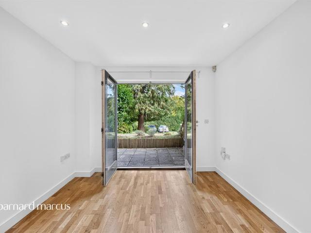 Flat for sale in London Borough of Croydon, Greater London