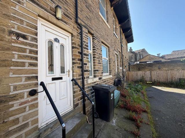 Flat for sale in Rastrick, West Yorkshire