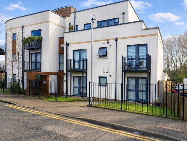 Flat for sale in South Stanmore, Little Stanmore