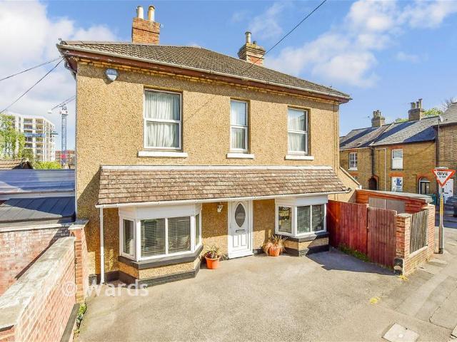 Flat for sale in Midway, Kent