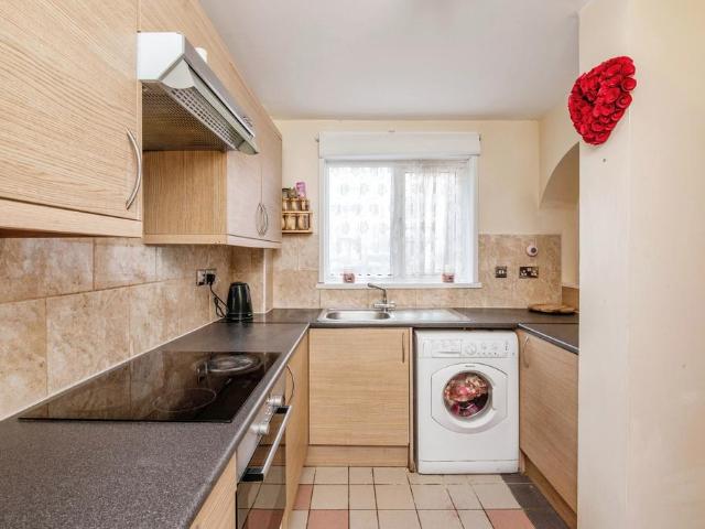 Flat for sale in Grays, Essex