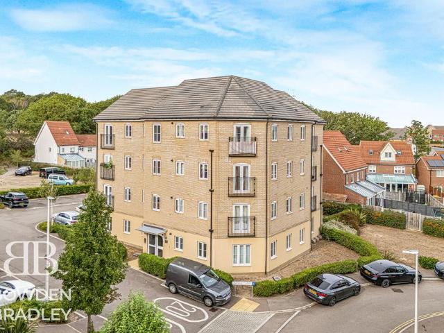 Flat for sale in London Borough of Redbridge, Greater London