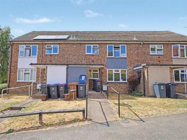 Flat for sale in Kings Hill, Colliers End