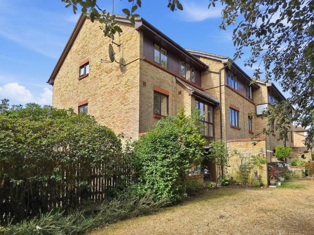 Flat for sale in Broxbourne, Hertfordshire