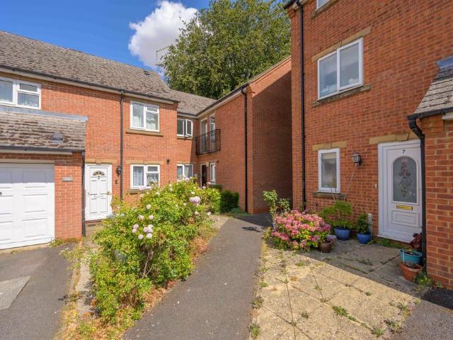 Flat for sale in Rothwell