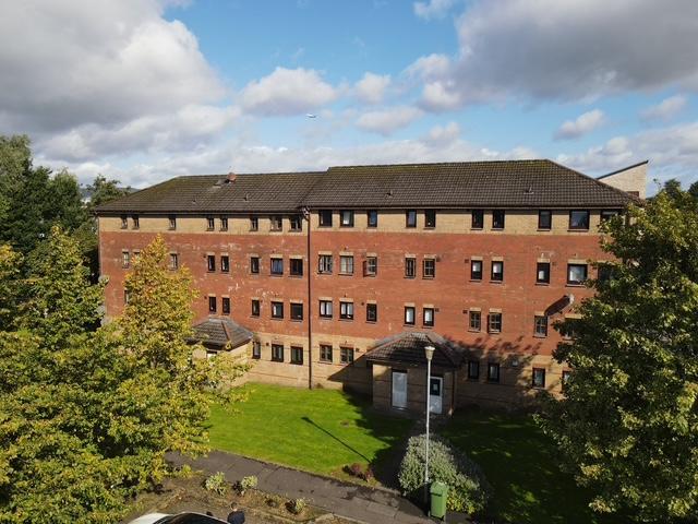 Flat for sale in Yoker, Scotland