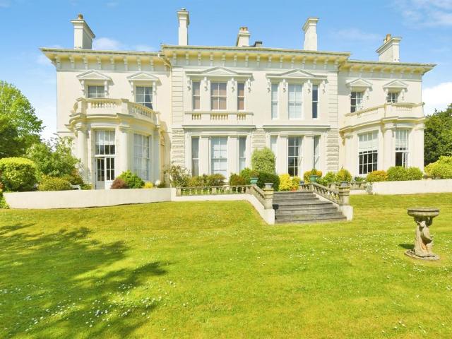Flat for sale in Mount Wise