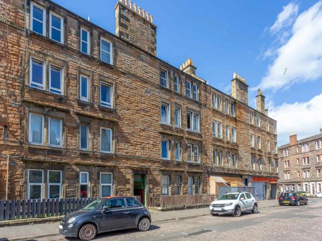 Flat for sale in Hillside, Leith