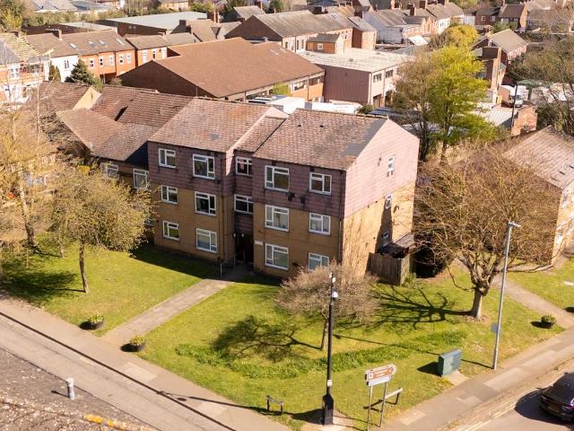 Flat for sale in Desborough