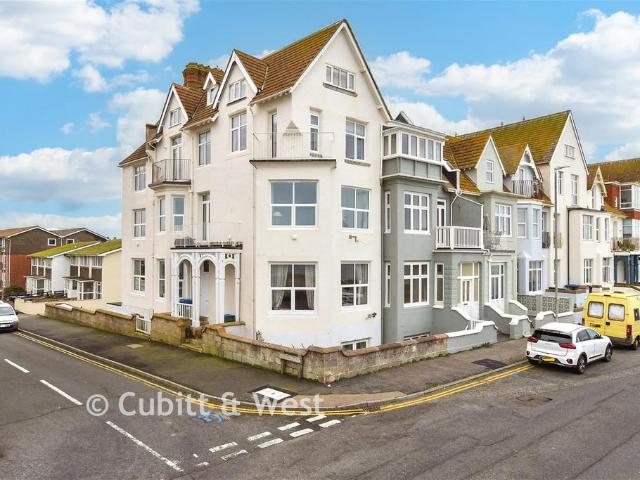 Flat for sale in Seaford, Iford