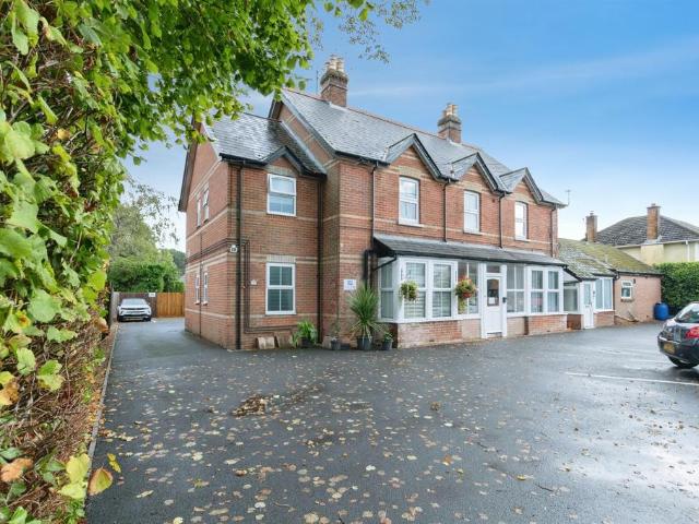 Flat for sale in Tricketts Cross, Ferndown