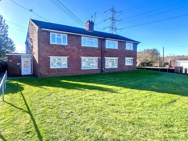 Flat for sale in Balls Hill, Hill Top